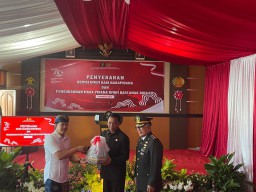 Pj. Bupati Buleleng Serahkan Remisi dan Louncing Pembinaan Kemandirian