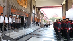 Wakapolda Bali Lepas Kontigen Bola Voly Polda Bali Mengikuti Kapolri Cup 2024