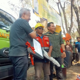 PJ Bupati Nganjuk Hadiri Peresmian Lounching Alat Berat Mini Eksavator dan Truk Self Loader di PUPR