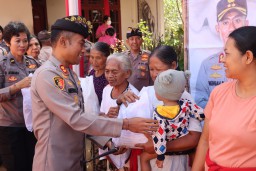 Kapolres Karangasem Ajak Masyarakat Jaga Keamanan Pilkada Melalui Giat Minggu Kasih