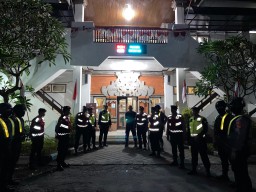 Tahap Pendaftaran Cagug-Cawagub Bali Satgas OMP Pereketat Pengamanan Kantor KPU dan Bawaslu