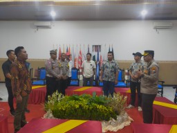 Menjelang Pelaksanaan Pendaftaran Calon Bupati Sampang, Kapolres Sampang Datangi Kantor KPU Sampang