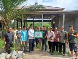 Baznas Kayong Utara Salurkan Bantuan ke Masjid Nurul Ulum Trans Siput Lestari