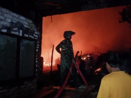 Tempat Penampungan Barang Rongsokan di Jalan Kusuma Bangsa Dilalap Sijago Merah Depan Cafe Kopi Sultan