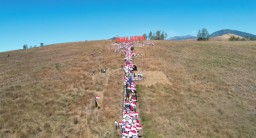Sambut HUT RI ke 79 dan Hari Jadi Pramuka, Polres Bondowoso Kibarkan Bendera Merah Putih di Kawah Wurung
