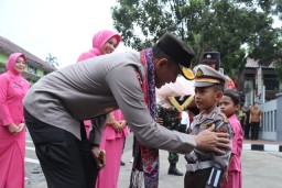 Kunjungan Kerja Kapolda Banten, Disambut Polisi dan Bhayangkari Cilik