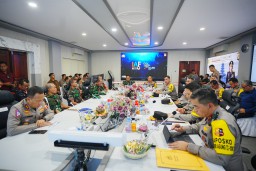 Kapolri Bersama Panglima TNI Meninjau Posko 91 Command Center Nusa Dua Ops Puri Agung II-2024