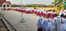 Giat Upacara Sekolah di SDN Sukamulya 2