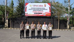 Kapolres Nganjuk Beri Penghargaan 3 Anggota Polsek Yang Sigap Membantu Ungkap Kasus