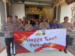 Polda Bali Gelar Minggu Kasih di Kantor Perbekel Desa Gumbrih Jembrana