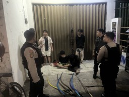 Polisi Tangkap Pelaku Tawuran, Empat Remaja Berikut Senjata Tajam Diamankan
