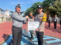 Lapas Narkotika Kelas IIA Pamekasan Berikan Piagam Penghargaan Kepada Instansi Eksternal Atas Kerjasama Dalam Pembinaan Warga Binaan