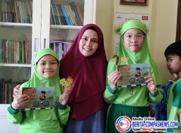 Menggali Kreativitas dan Cinta Literasi, Kunjungan SD Anak Saleh ke Rumah Baca Hakky Malang