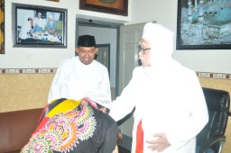 Pesan Penting Pengasuh Ponpes Lirboyo Kepada Achmad Fauzi, Titip Anak Yatim dan Duafa