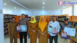 Aipda Liwail Amri Terima Penghargaan Pemustaka Terbaik di Kabupaten Sampang