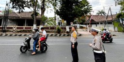 Polres Bondowoso Sosialisasikan Larangan Sepeda Listrik Digunakan di Jalan Raya