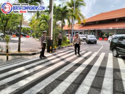 Polres Bandara Ngurah Rai Tempatkan Personilnya Atur Lalin di Terminal Domestik