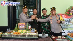 HUT TNI ke-79 Kapolresta Denpasar Bersama Kapolres Badung, dan Kapolres Kawasan Bandara Beri Kejutan Istimewa ke Kodim 1611/Badung