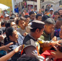 Respon Cepat Polsek Simokerto Amankan Pelaku Pencurian Dari Amukan Warga