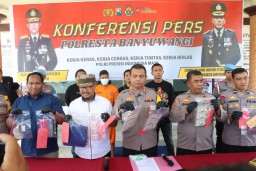 Kurang Dari 24 Jam, Polisi Berhasil Amankan Tersangka Jambret Wisatawan Belgia di Banyuwangi