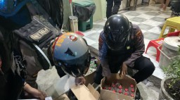 Satuan Samapta Polres Pelabuhan Tanjung Perak Amankan 3.667 Botol Miras Dari Toko Klontong di Tenggumung Baru