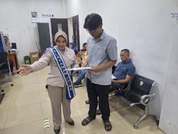 Ramahnya Petugas Satpas Colombo Polrestabes Surabaya, Kepada Pemohon Yang Akan Melakukan Pengurusan SIM