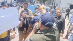 Jurnalis Yang Tergabung Dalam Grup WhatsApp Vanguard Gelar Aksi Unjuk Rasa di Mapolrestabes Surabaya 