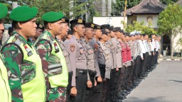 Gelar Pasukan Operasi Zebra Semeru 2024 Polres Nganjuk, Kapolres : Waspadai Peningkatan Aktivitas Masyarakat Pada Kegiatan Kampanye Pemilukada 2024