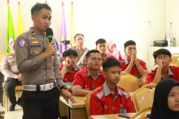 Sosialisasi Ops zebra Semeru 2024 Polres Pelabuhan Tanjung Perak Dengan Sasaran Para Pelajar