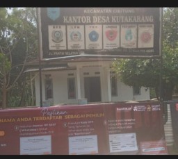 Salatuhrami Disambut Baik Oleh Kepala Desa dan Staf Desa Kuta Karang