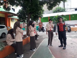 Cegah Tawuran Pelajar, Polsek Pasar Rebo Gelar Mitigasi di SMA Negeri 22