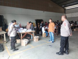 Polisi Amankan Gudang Logistik KPU di Jakarta Timur