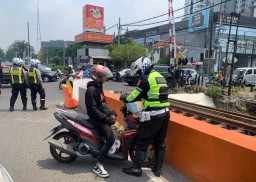 Operasi Zebra Semeru 2024, Satlantas Polrestabes Surabaya Menindak Tilang 229 dan BB Roda dua Sebanyak 2 Unit