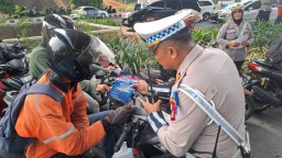 Wujudkan Kamseltibcarlantas, Sat Lantas Polres Jaktim Lakukan Sosialisasi Dalam Ops Zebra Jaya 2024