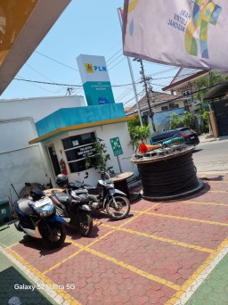 Pelanggan Merasa Kecewa Dengan Unit Pelayanan Petugas PLN Kenjeran, Yang Berada di Jalan Kedinding Lor no 25 Surabaya