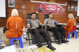 Sambut HUT ke-73 Humas Polri, Polres Pelabuhan Tanjung Perak Gelar Donor Darah