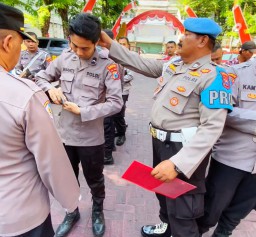 Dua Anggota Polisi Terima Hukuman Dari Kapolsek Simokerto