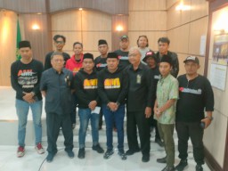 Gelar Aksi di PN Surabaya, AMI Minta Ketua PN Mundur Dari Jabatan