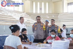 Kapolres Klungkung Tinjau Langsung Penyortiran dan Pelipatan Surat Suara Pilkada 2024