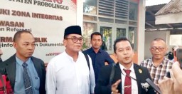 Dampingi Tim Hukum, Cawabup H. Abd. Rasit Hadir ke Bawaslu Kabupaten Probolinggo