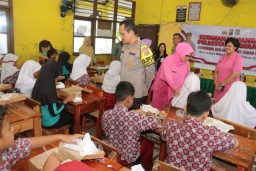 Polresta Tangerang Berikan Makan Siang Bergizi Kepada Anak Sekolah, Wujudkan Generasi Bangsa Berkualitas