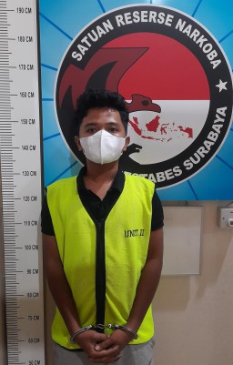 Seorang Juru Parkir Edarkan Barang Haram Diamankan Satresnarkoba Polrestabes Surabaya