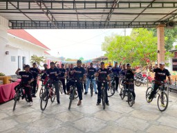 Sambil Pantau Aset BMN, Ka.Lapas Nur Bambang ajak Gowes Petugas Lapas Pamekasan