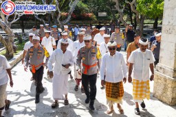 Gelar Jumat Curhat, Kapolda Bali Doa dan Simakrama Dengan Pelingsir Pura Luhur Uluwatu