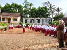 Upacara Bendera di SDN Cimanggu 3 Kecamatan Cimanggu