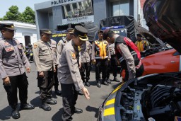 Apel Gelar Ranmor Dinas dan Almatsus Polri Dalam Rangka OMP 2024 di Polrestabes Surabaya