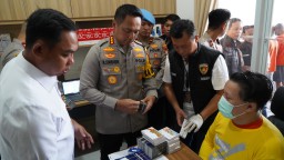 Polres Metro Jakarta Barat Grebek Markas Judi Online di Rumah Mewah Cengkareng, Amankan 8 Orang Tersangka