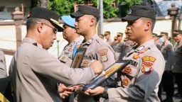 Kapolres Metro Jakarta Timur Pimpin Upacara Pemberhentian Tidak Dengan Hormat 2 Personil Polri