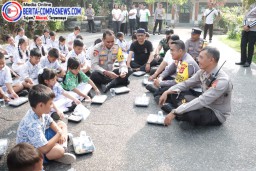 Kapolres Klungkung Bagikan Makan Bergizi Kepada Siswa Siswi di SD Negeri 3 Tihingan