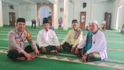 Jumat Keliling, Bhabinkamtibmas Beri Himbauan Pada jama'ah Sholat Jumat